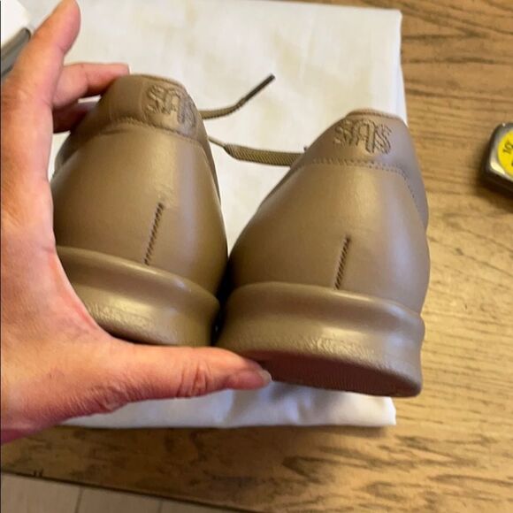 SAS LIGHT BROWN LEATHER SNEAKERS.  NEW - Picture 6 of 13